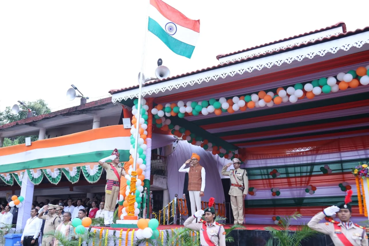 जिले में हर्षोल्लास के साथ मनाया गया स्वतंत्रता दिवस, वित्त मंत्री ओ.पी.चौधरी ने जिला मुख्यालय में किया ध्वजारोहण